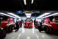 F1: Räikkönen a Mercik nyakán 32