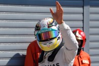 F1: A Ferrari-vezér orrára koppintottak 27