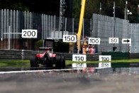 F1: A Ferrari-vezér orrára koppintottak 31