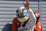 F1: A Ferrari-vezér orrára koppintottak 34