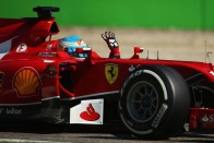 F1: A Ferrari-vezér orrára koppintottak 41
