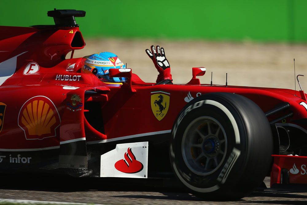 F1: A Ferrari-vezér orrára koppintottak 18