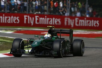 F1: Kidobták az újoncot a rajtrácsról