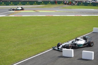 F1: Nem büntetésből veszített Rosberg