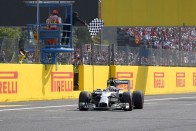 F1: Hamilton a dobogón alázta Rosberget 38