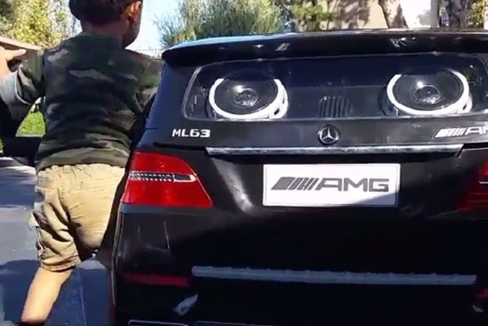 Kétévesen Mercedest kapott 4 | Vezess Kétévesen Mercedest kapott 4