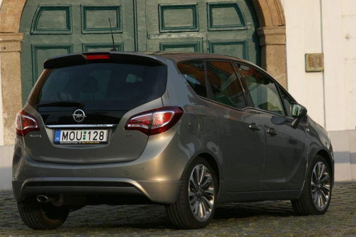 Ez lett az új családi Opel 83 Százon 6,8 litert fogyasztott a dízelmotor autópályán. Visszafogott tempóval is elmegy 5,6 liter, az új dízelmotor lehetne takarékosabb