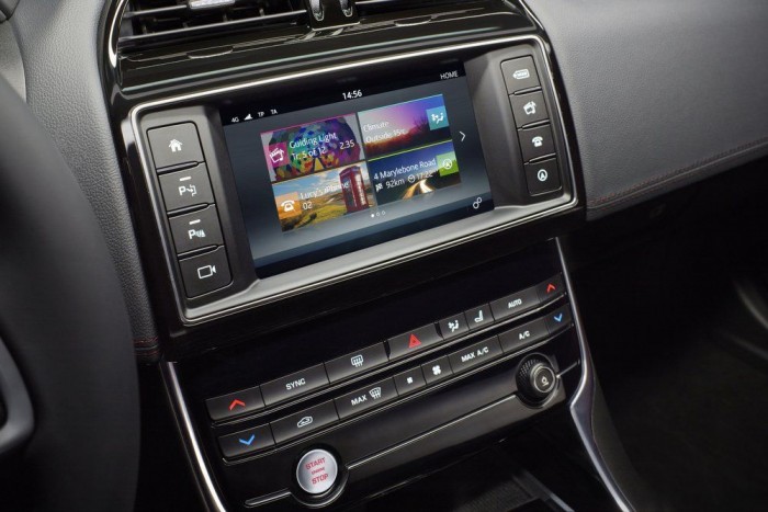 Megérkezett a Jaguar kis sportszedánja 10