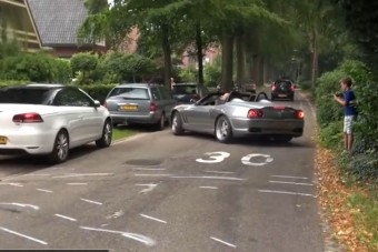 Szégyenteljes baleset Ferrarival