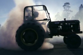 A terror-traktor visszatér!