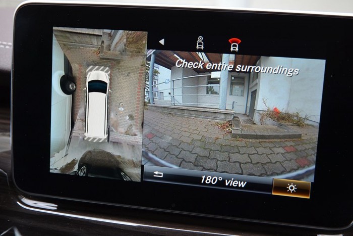 Vigyázat, tudathasadást okozhat! 13 | Vezess 360 fokos panorámaképet figyelhetünk parkolás közben.