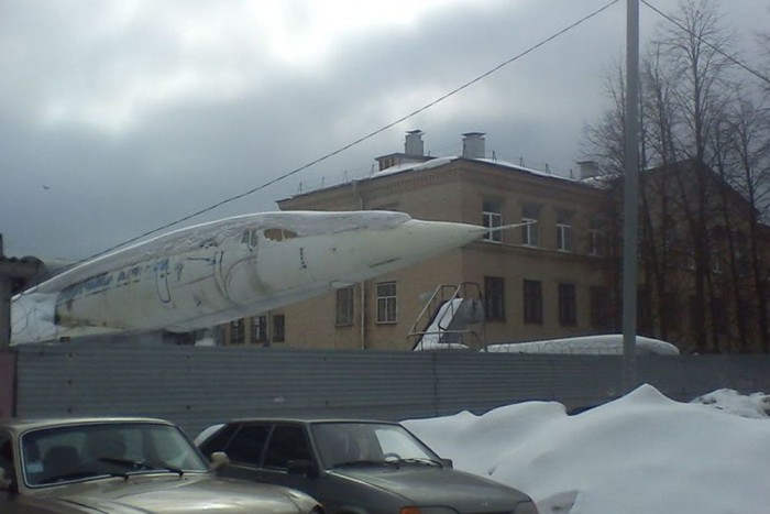 Hogy kerül egy  szuperszonikus repülő a hátsó kertbe? 9