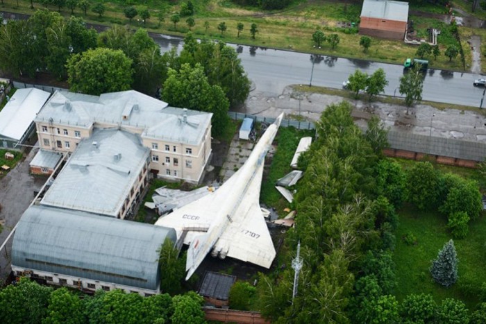 Hogy kerül egy  szuperszonikus repülő a hátsó kertbe? 7