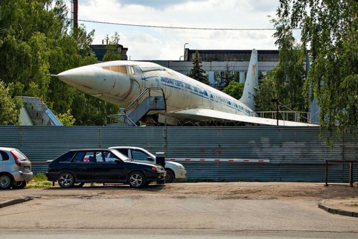 Hogy kerül egy  szuperszonikus repülő a hátsó kertbe? 8