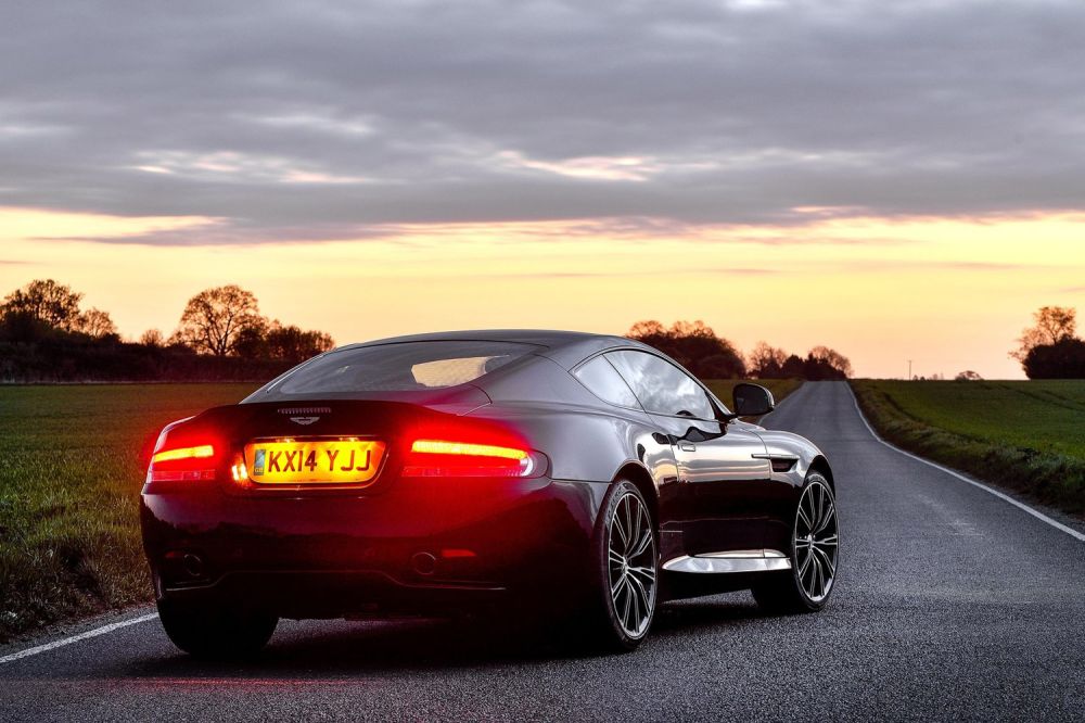 10. Aston Martin DB9, 146 db (-19%). Tízből három autóval a toplistában csak az Aston Martin büszkélkedhet. A DB9 David Brown, az egykori főnök monogramját viseli nevében. 12 hengeres motorja 517 lóerős, a végsebesség 295 km/óra, a gyorsulás 100-ig 4,6 mp