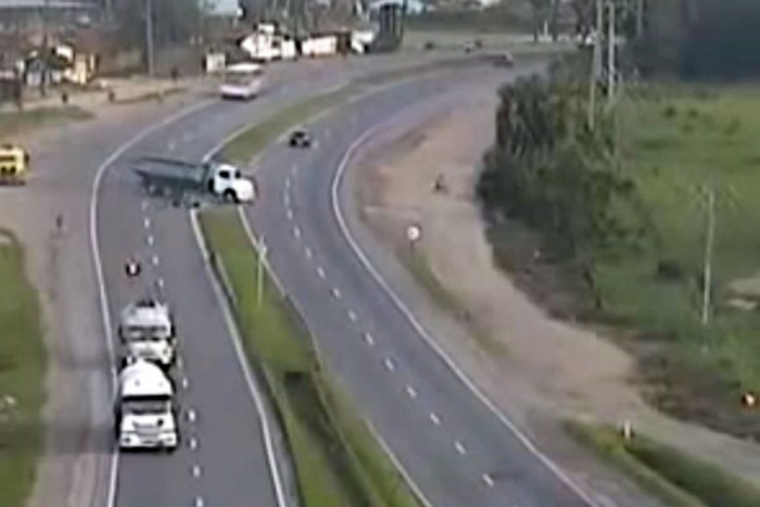 Így kerülte ki a kaszást egy mázlista motoros