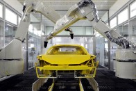 Masszívan növeli a gyártást a Ferrari 9