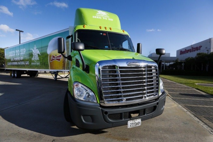 Gázon érkezik a sör