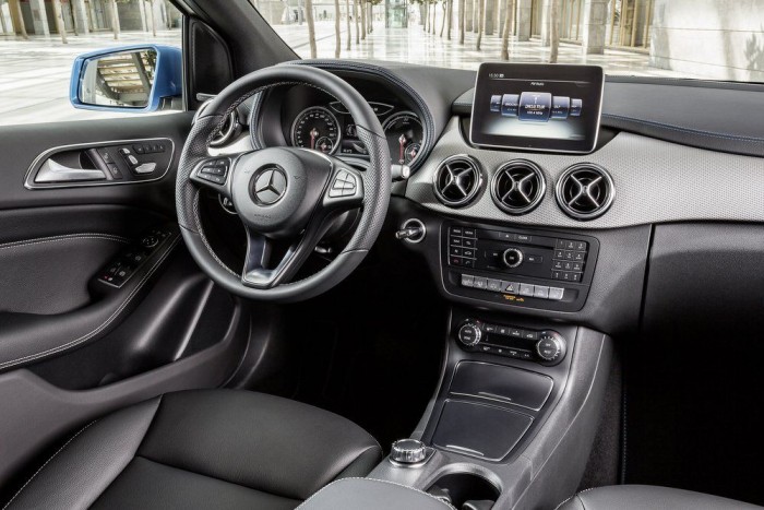 Megújult a Mercedes B-osztály 6