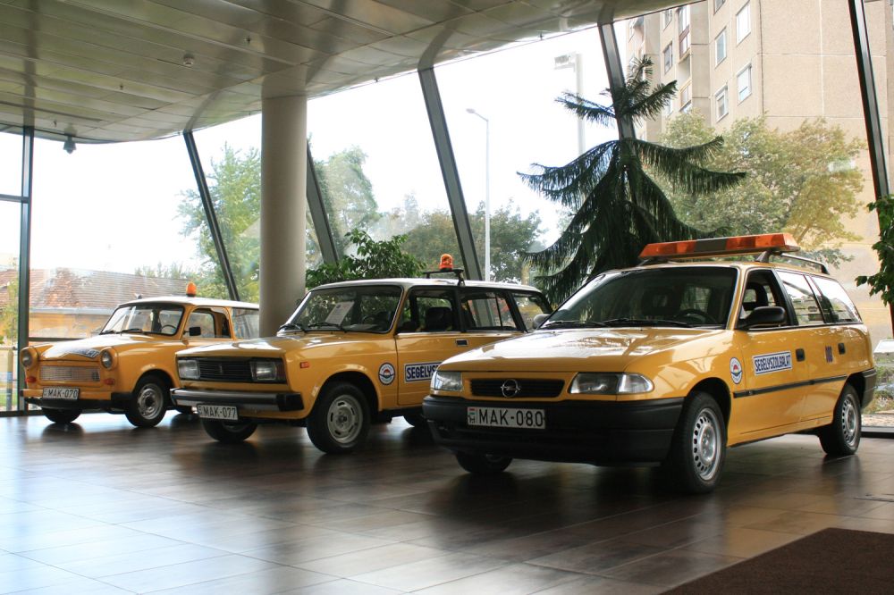 Sokféle Opel szolgált az Autóklubnál az F Astra Caravanon kívül. A Corsák mellett Combók több generációja is
