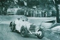 1930: Rudolf Caracciola száguld a Mercedes-Benz SSK-val a Királyi Magyar Automobil Club XI. svábhegyi versenyének célja felé. Ő győzött a futamon, autója ma milliárdokat ér, ha túlélte az elmúlt 84 évet