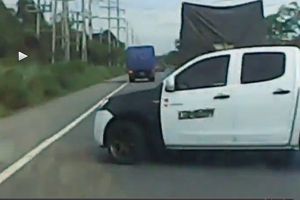 Gyerekkel az autóban versenyzett a felelőtlen szülő