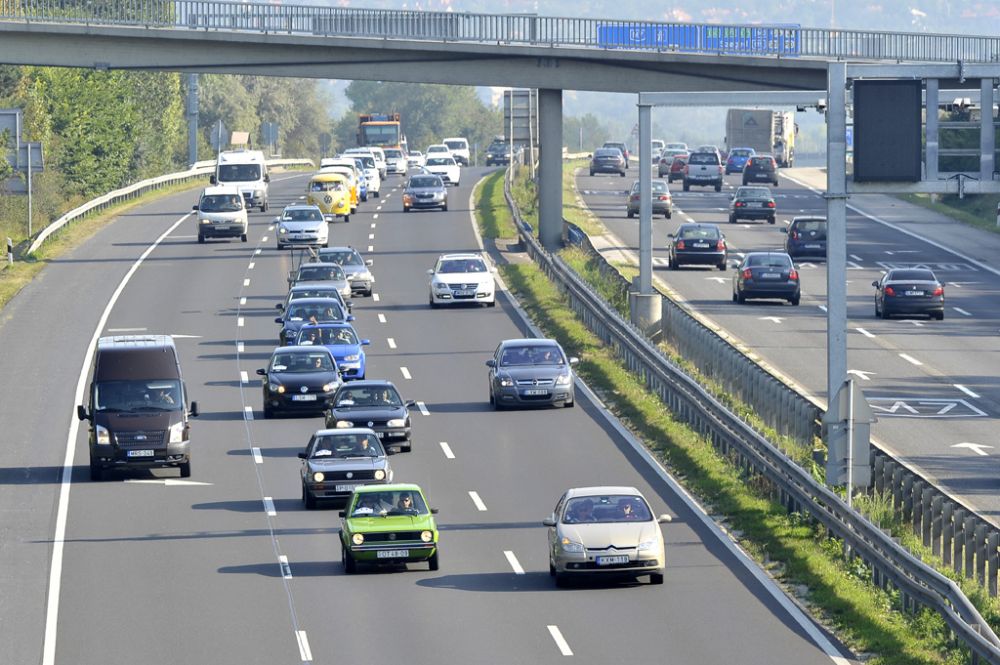 A VW hazai importőre kirakta az autós újságíróknak a teljes Golf- és Transporter-sort, hogy kicsit megtapasztaljuk a Volkswagen-életérzést az idei márkatalálkozó előtt