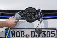 WallBoxnak hívják a garázsfalra szerelhető töltőberendezést a VW-nál