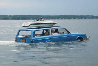 Mentőmellényt felvenni, vízre szállunk!