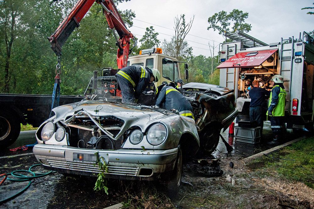 A nap képe – kiégett egy Mercedes a 82-esen 6