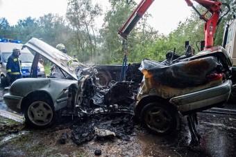 A nap képe - kiégett egy Mercedes a 82-esen