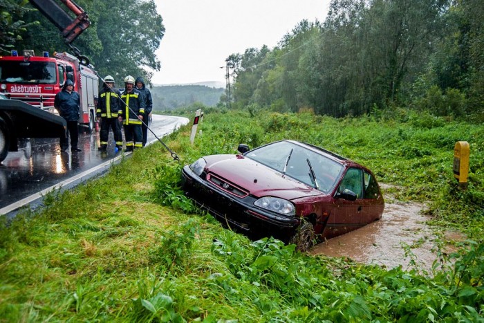 A nap képe – kiégett egy Mercedes a 82-esen 7