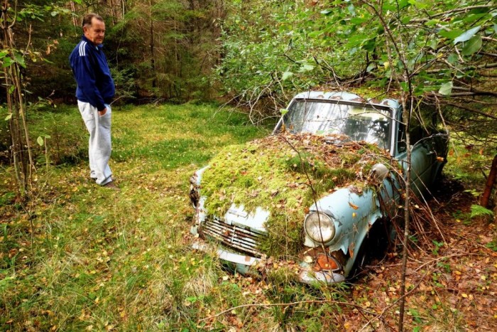 Apja 40 éve elhagyott kocsiját találta meg fia 2 Apja 40 éve elhagyott kocsiját találta meg fia 2