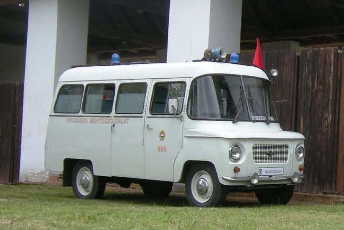 Eldobható lengyel mentőautók