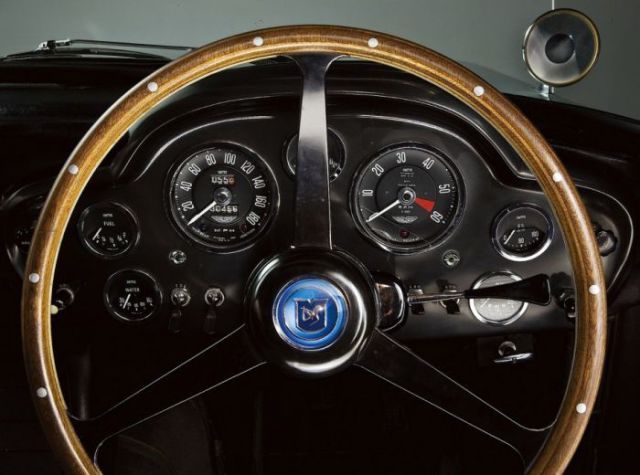Gyönyörű galéria a 007-es első Astonjáról 17