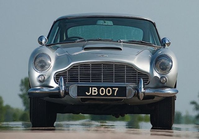 Gyönyörű galéria a 007-es első Astonjáról 18