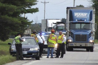 Gyerekei szeme láttára lépett a kamion elé