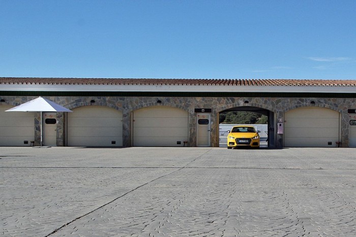 Sportkocsi Győrből: Új Audi TT 11 | Vezess Versenypálya garázsában is jól mutat az új TT