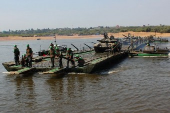 Így kelnek át az oroszok a folyón