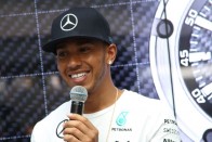F1: A Mercedes-pilótáknak bejön a rádiókorlátozás 8
