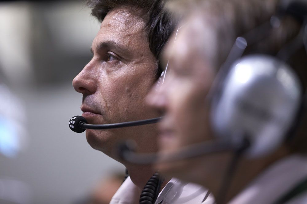 F1: A Mercedes-pilótáknak bejön a rádiókorlátozás 6