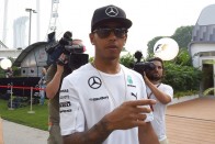 F1: Hamilton kifut a versenyekből 4