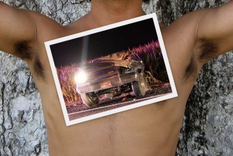 Felgyújtotta a sofőr hónaljszőrét, karamboloztak