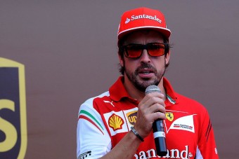 F1: Alonso rendesen bepipult