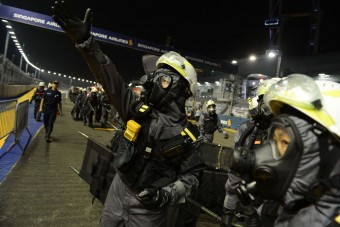 F1: Durva szmog, esőűzés Szingapúrban