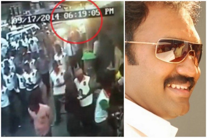 A tömegbe hajtott a politikus autója; egy halott