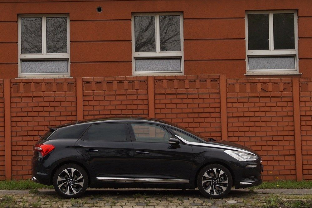 Látványos autó, de a Citroën-embléma árnyékában egyszerűen nem lehet komolyan venni, hogy presztízsértéket is hordozna