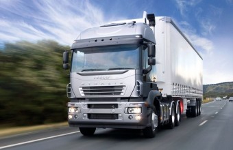 Jogsi nélkül vezetette a 40 tonnás kamiont