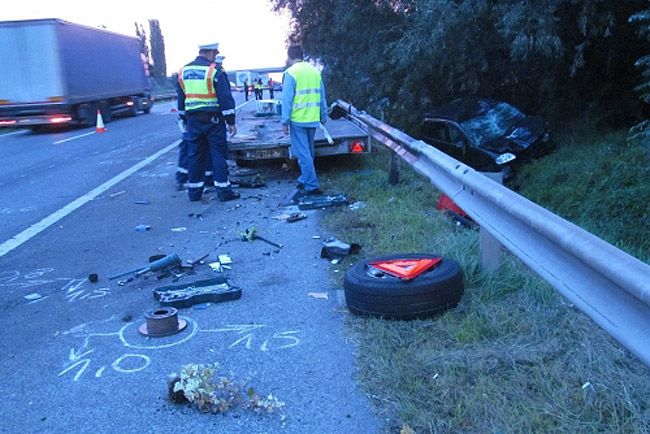 Ölt a trélerről lesodort autó az M1-esen 5