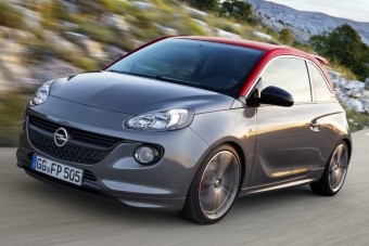 Kigyúrták a kis Adamot